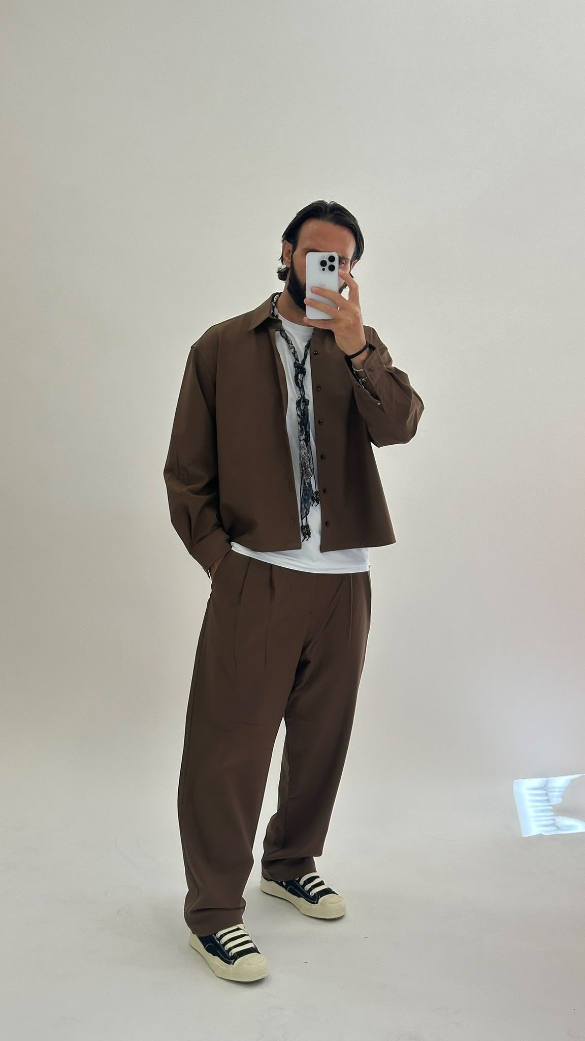 Completo camicia corta e pantalone marrone