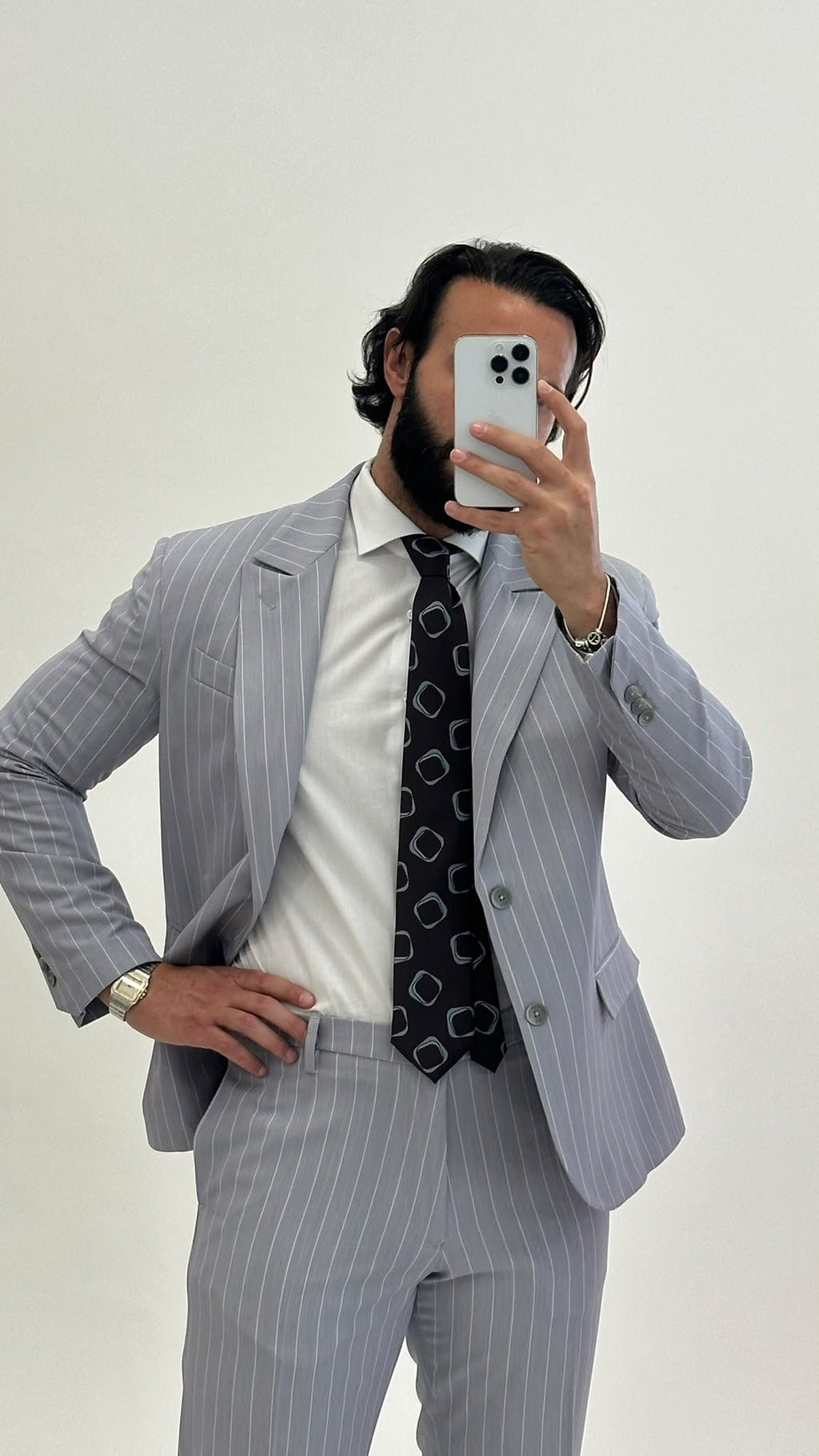 Abito gessato grigio perla