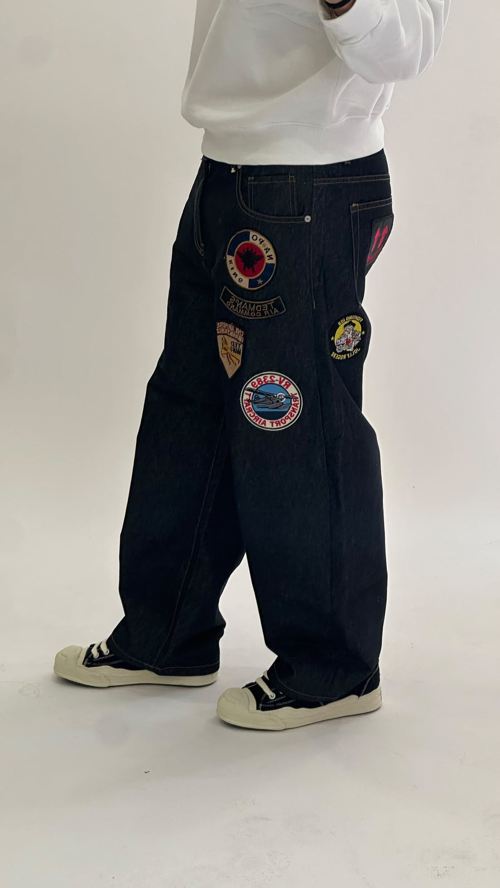 Jeans blu scuro con patch