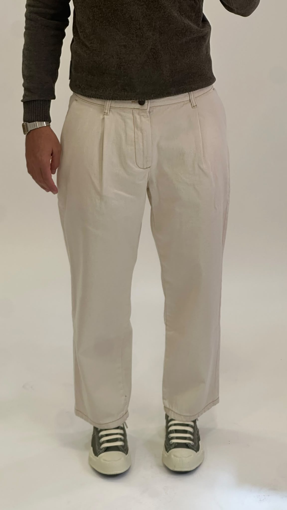 Jeans ecru con pinces