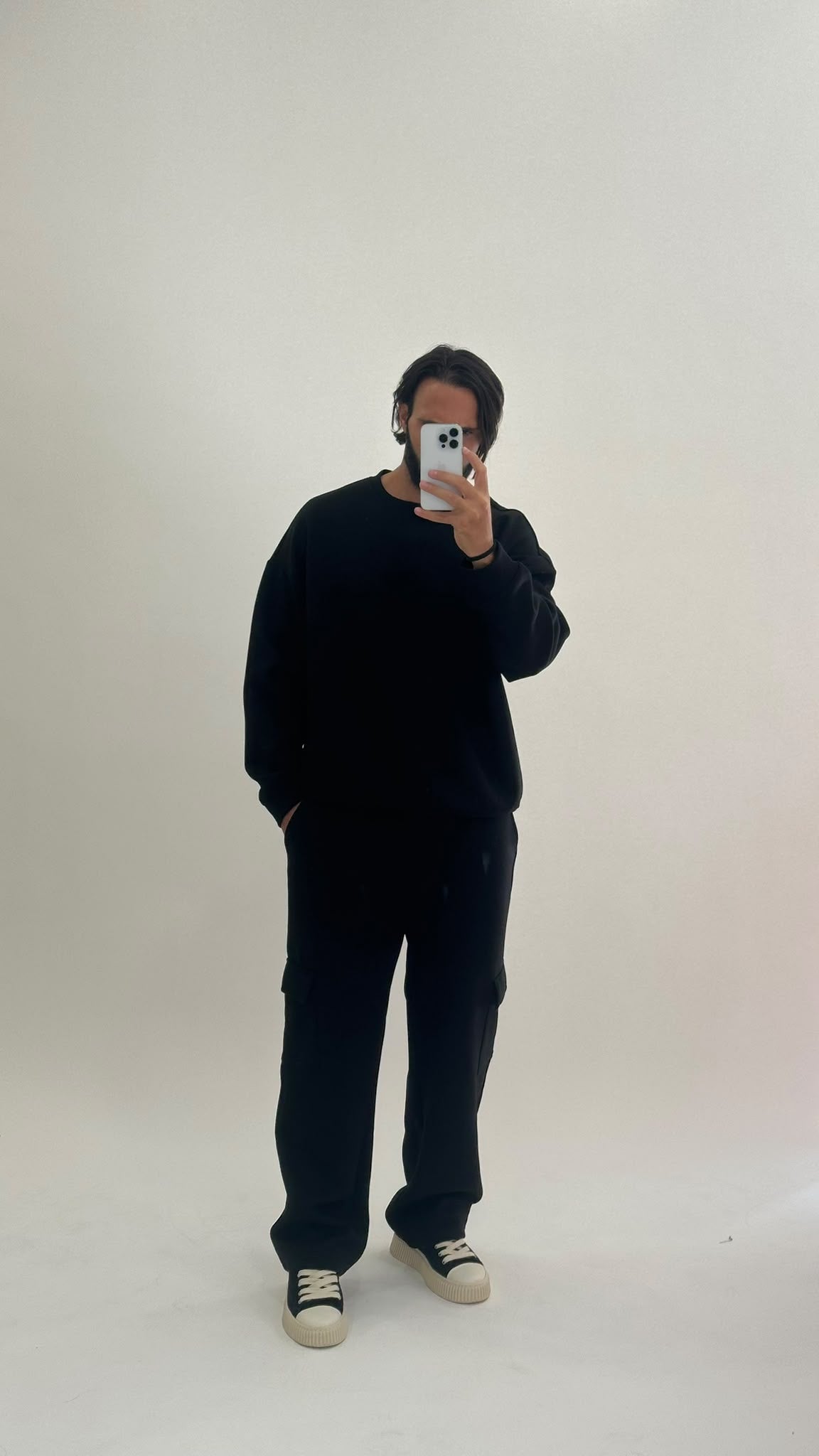 Completo felpa e pantalone cargo nero