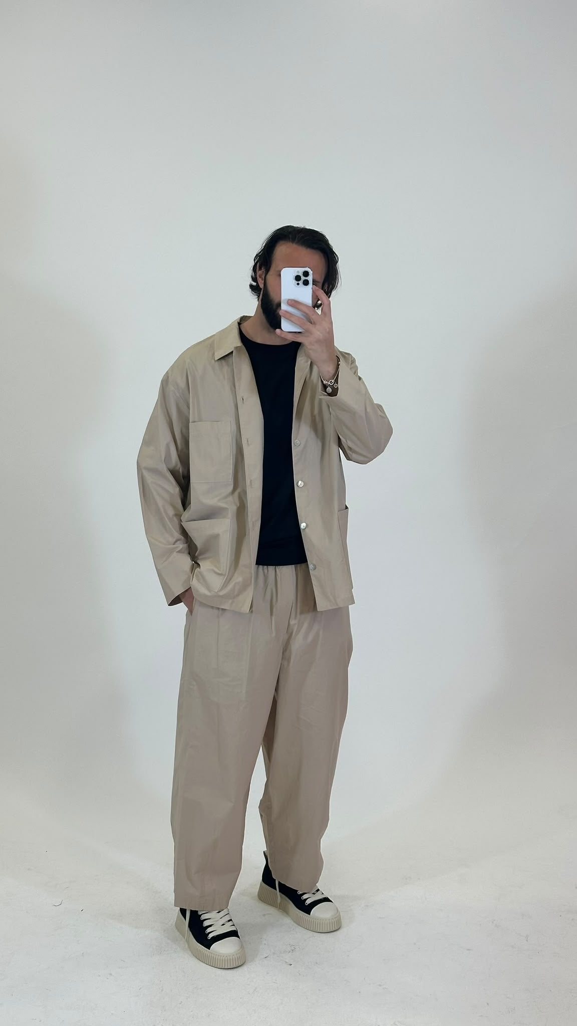 Completo overshirt e pantalone beige