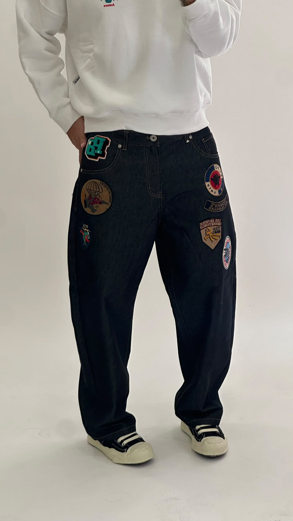 Jeans blu scuro con patch