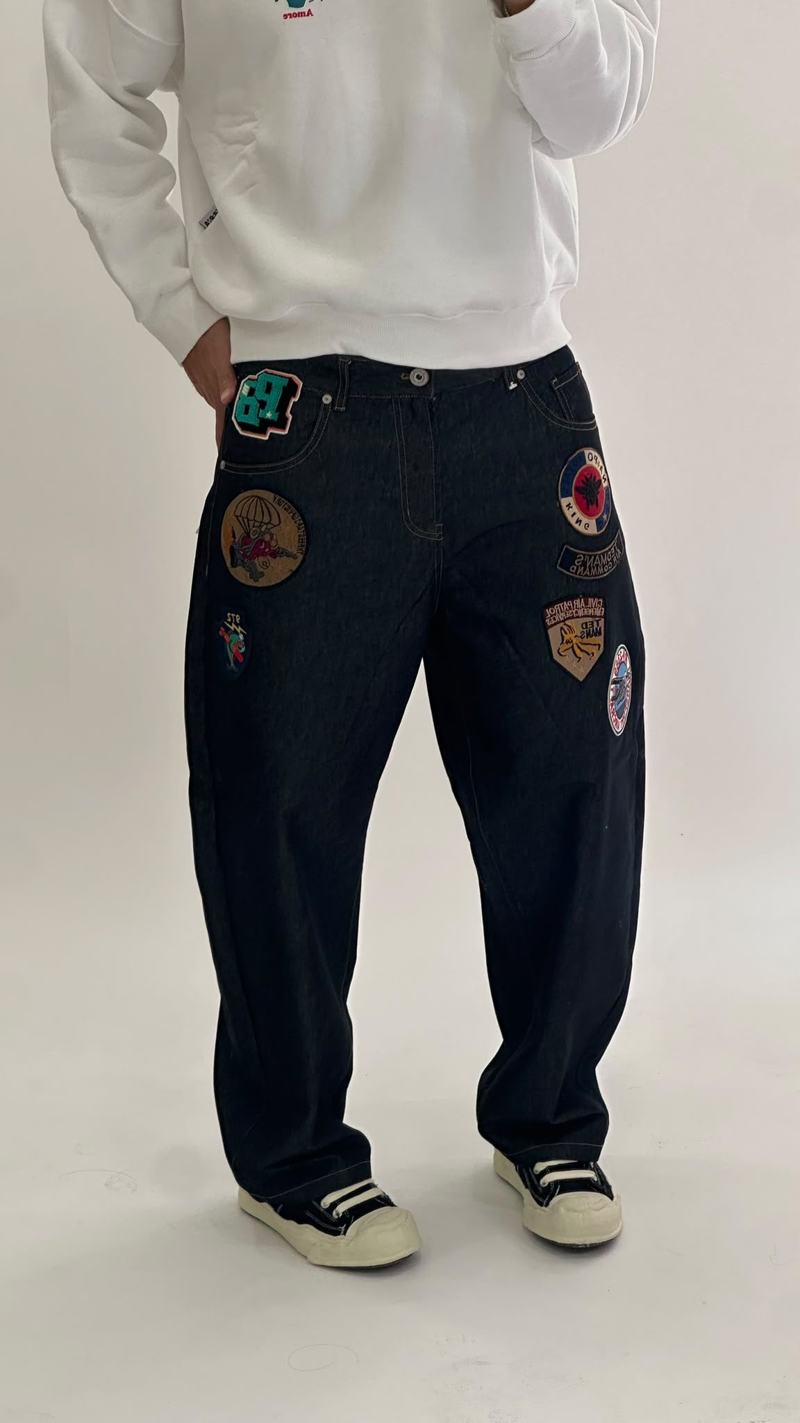 Jeans blu scuro con patch