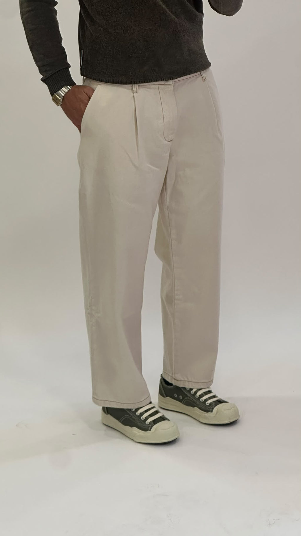 Jeans ecru con pinces