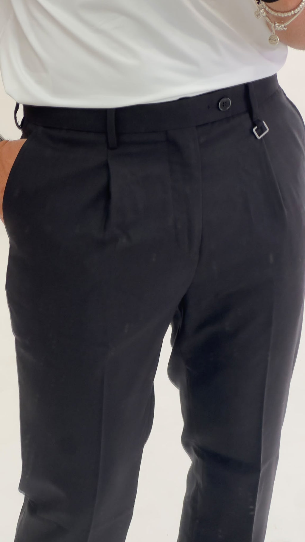 Pantalone nero slim con pinces
