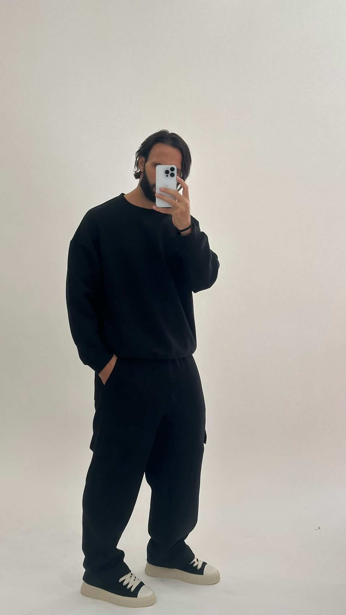 Completo felpa e pantalone cargo nero
