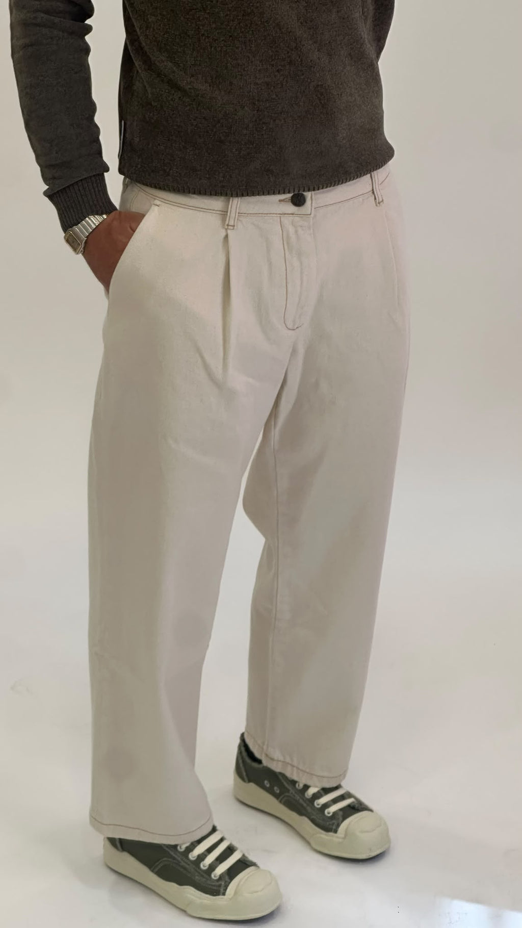 Jeans ecru con pinces