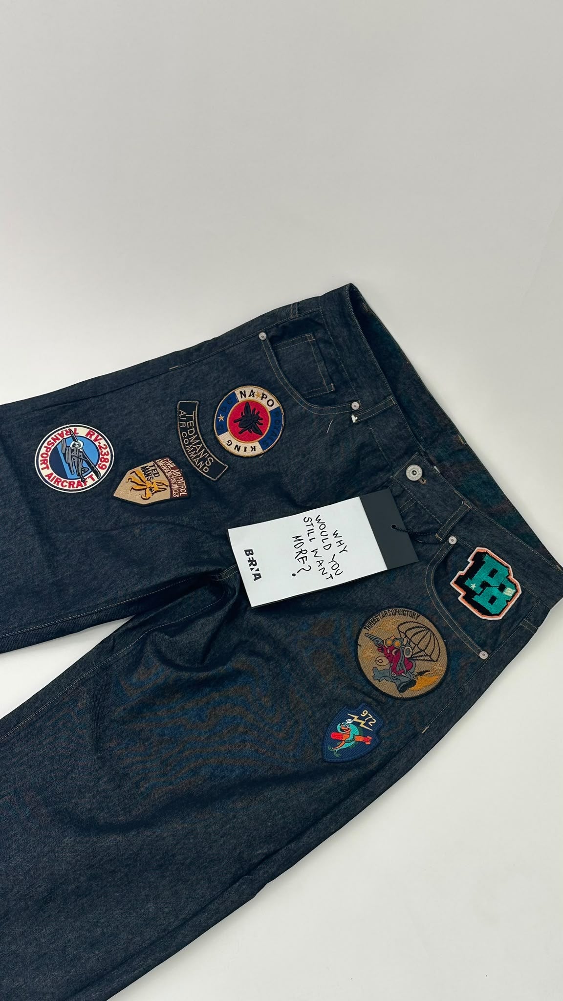 Jeans blu scuro con patch