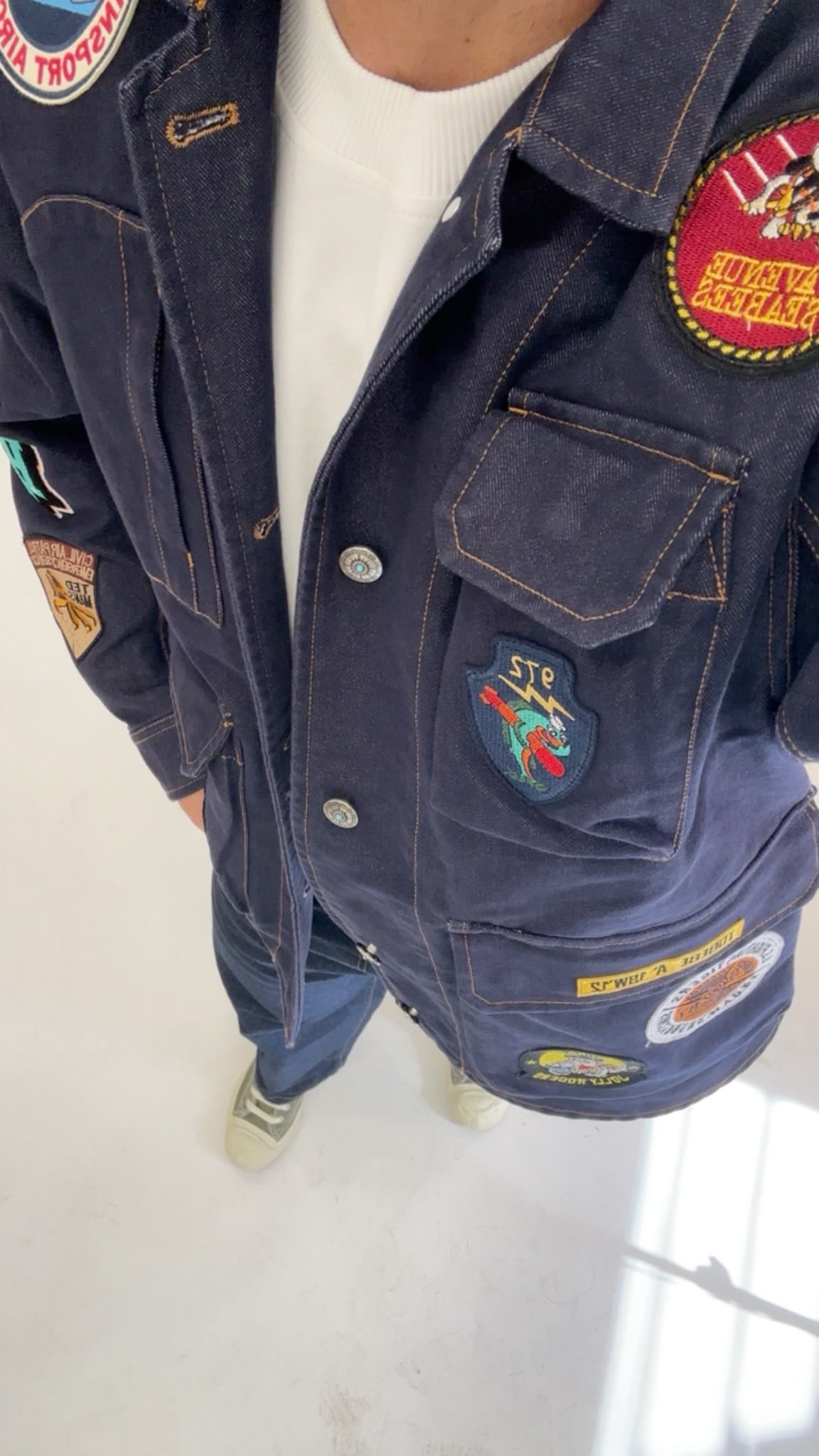Giubbotto in denim con patch